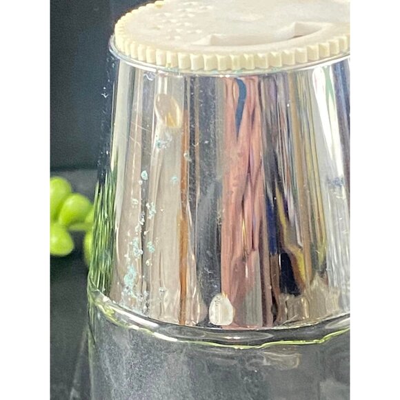 Salt and Pepper Glass Vintage Large Range Shakers 4 Inches Tall Screw On Tops - Picture 3 of 5
